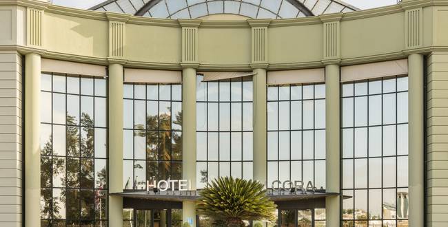 fachada de hotel ILUNION Alcora Sevilla fachada hoteles en san juan de aznalfarache