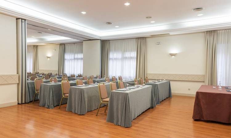 ALMENSILLA + CASTILLEJA Hotel Ilunion Alcora Sevilla Sevilla ALMENSILLA + CASTILLEJA Hotel Ilunion Alcora Sevilla Sevilla