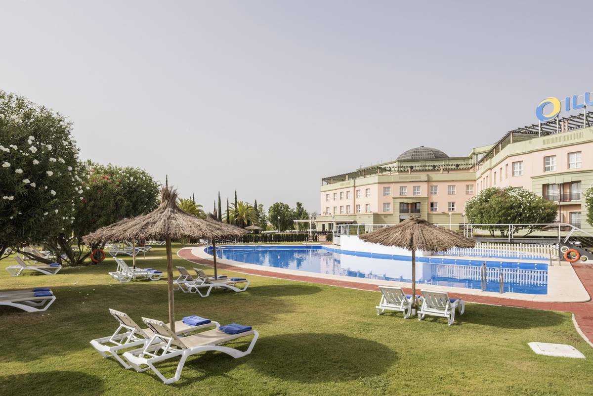Piscina Hotel ILUNION Alcora Sevilla