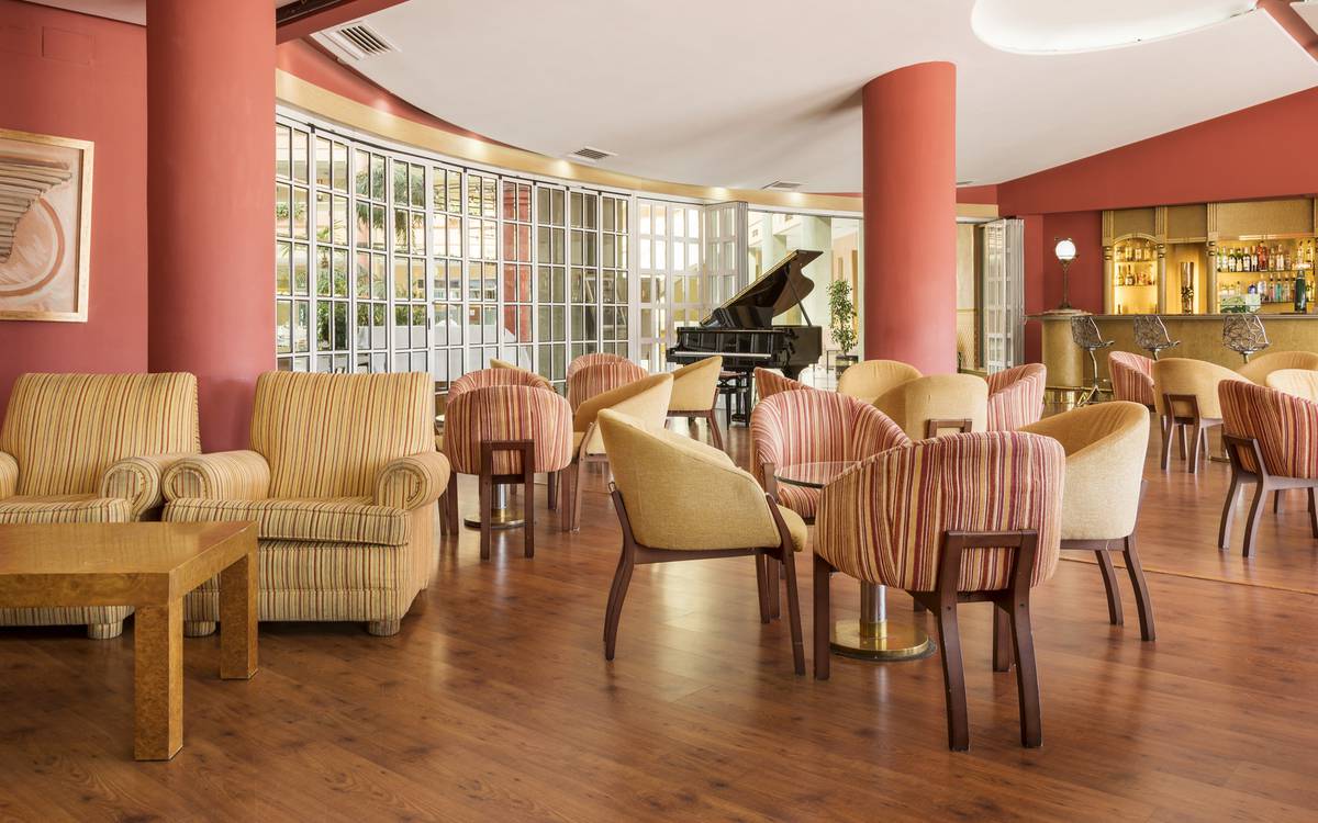 Cafetería hotel ilunion alcora sevilla Cafetería hotel ilunion alcora sevilla