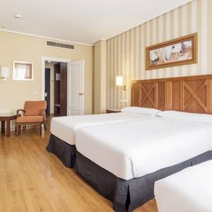 Estándar triple Hotel ILUNION Alcora Sevilla