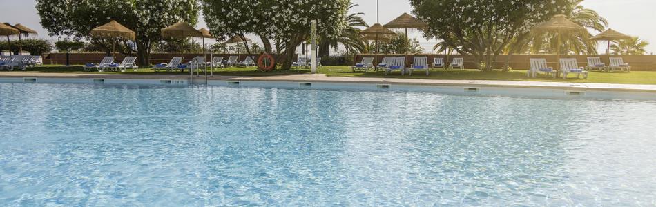Piscina Hotel ILUNION Alcora Sevilla Piscina Hotel ILUNION Alcora Sevilla